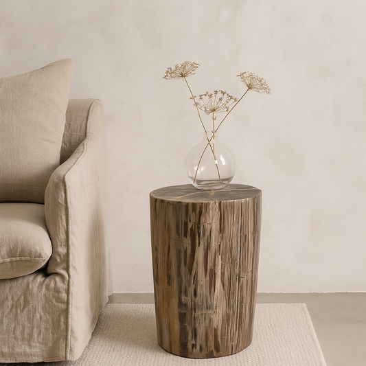 Sidebord med organisk struktur