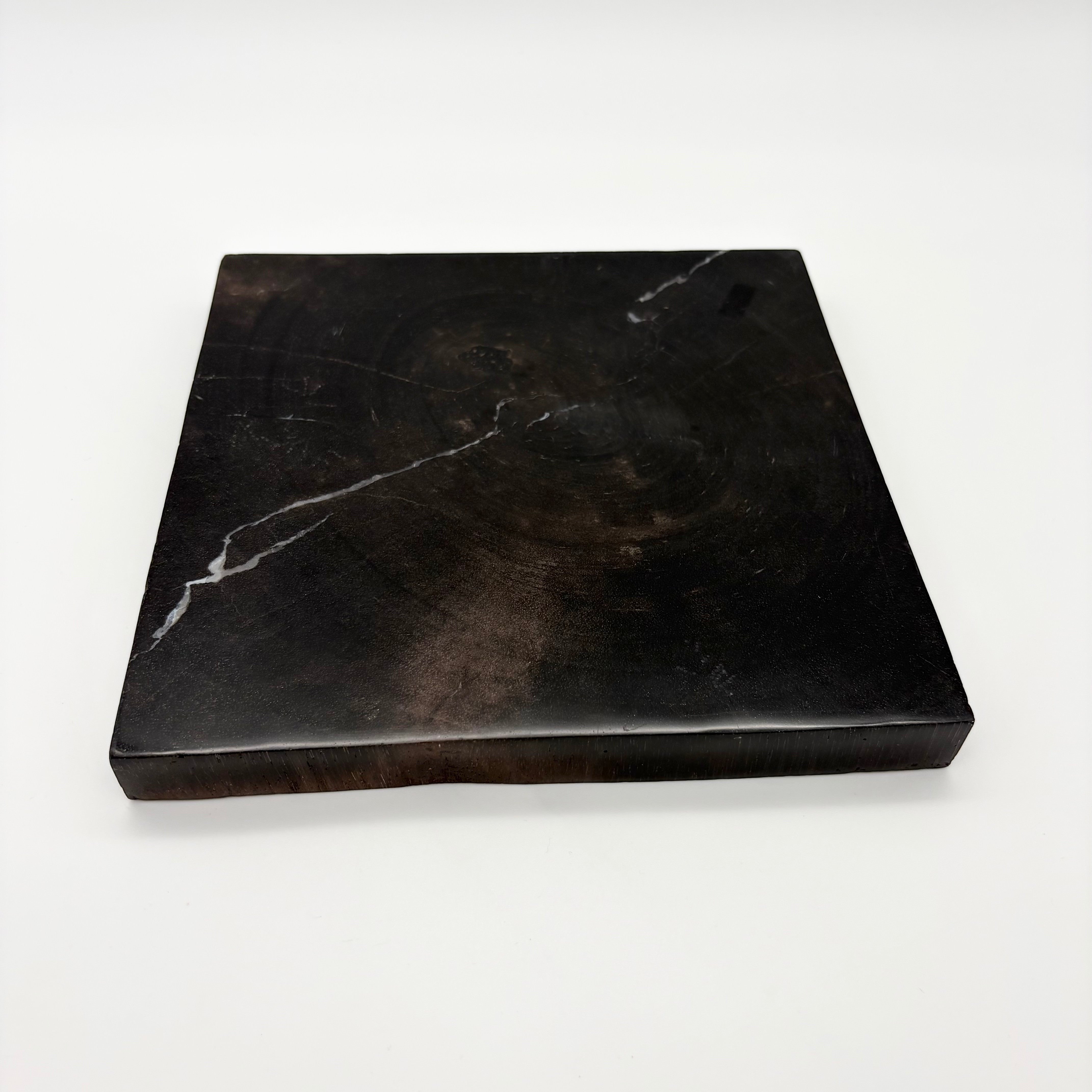 Bakke i Forstenet Træ – 20x20 cm