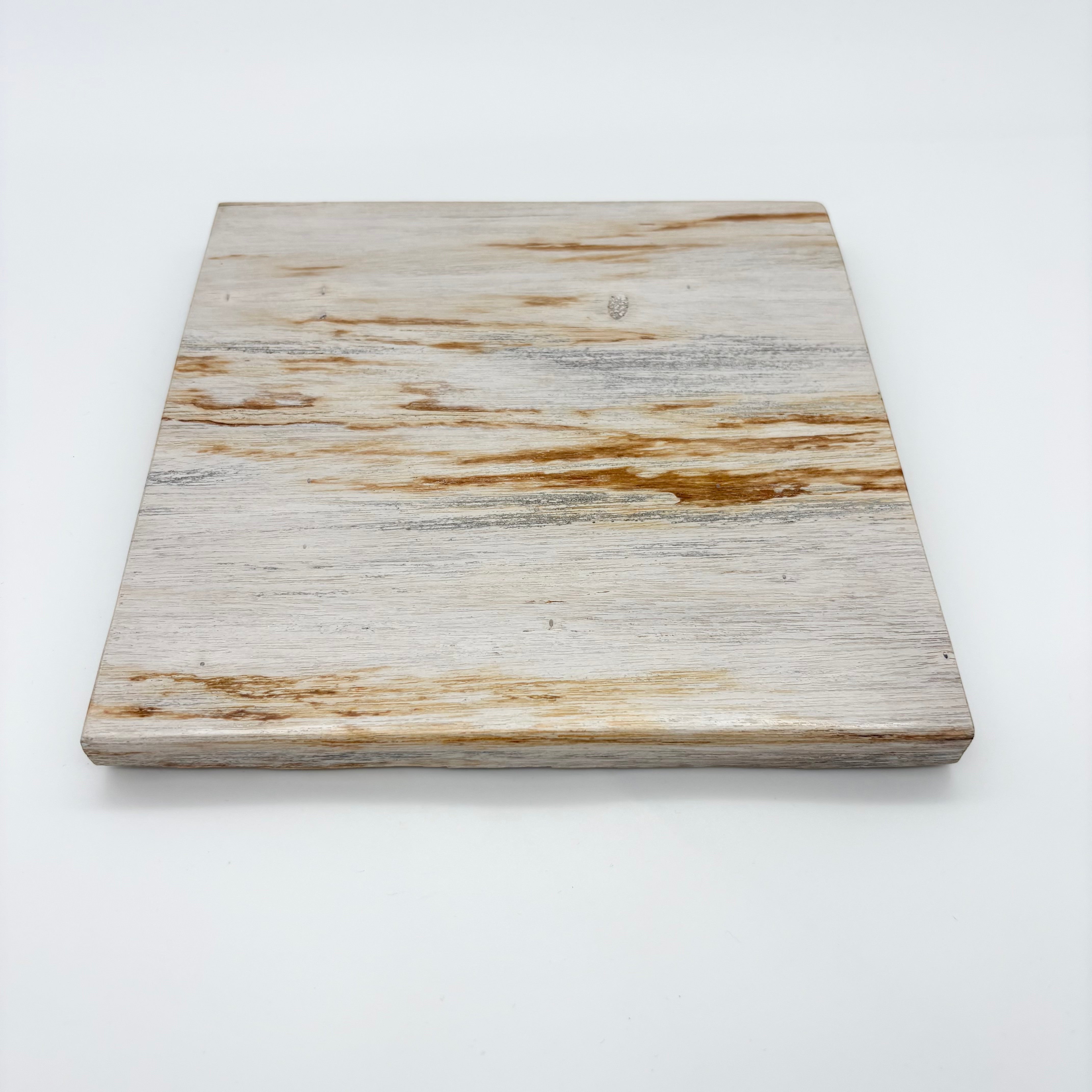 Bakke i Forstenet Træ – 20x20 cm