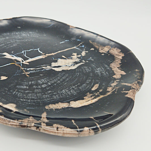 Unikt håndpoleret fad