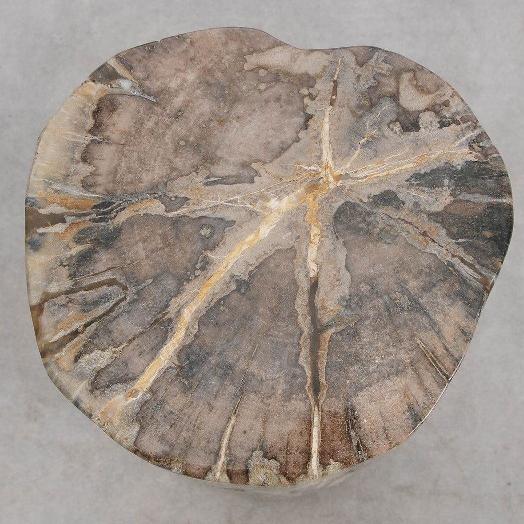 Sidebord med organisk struktur