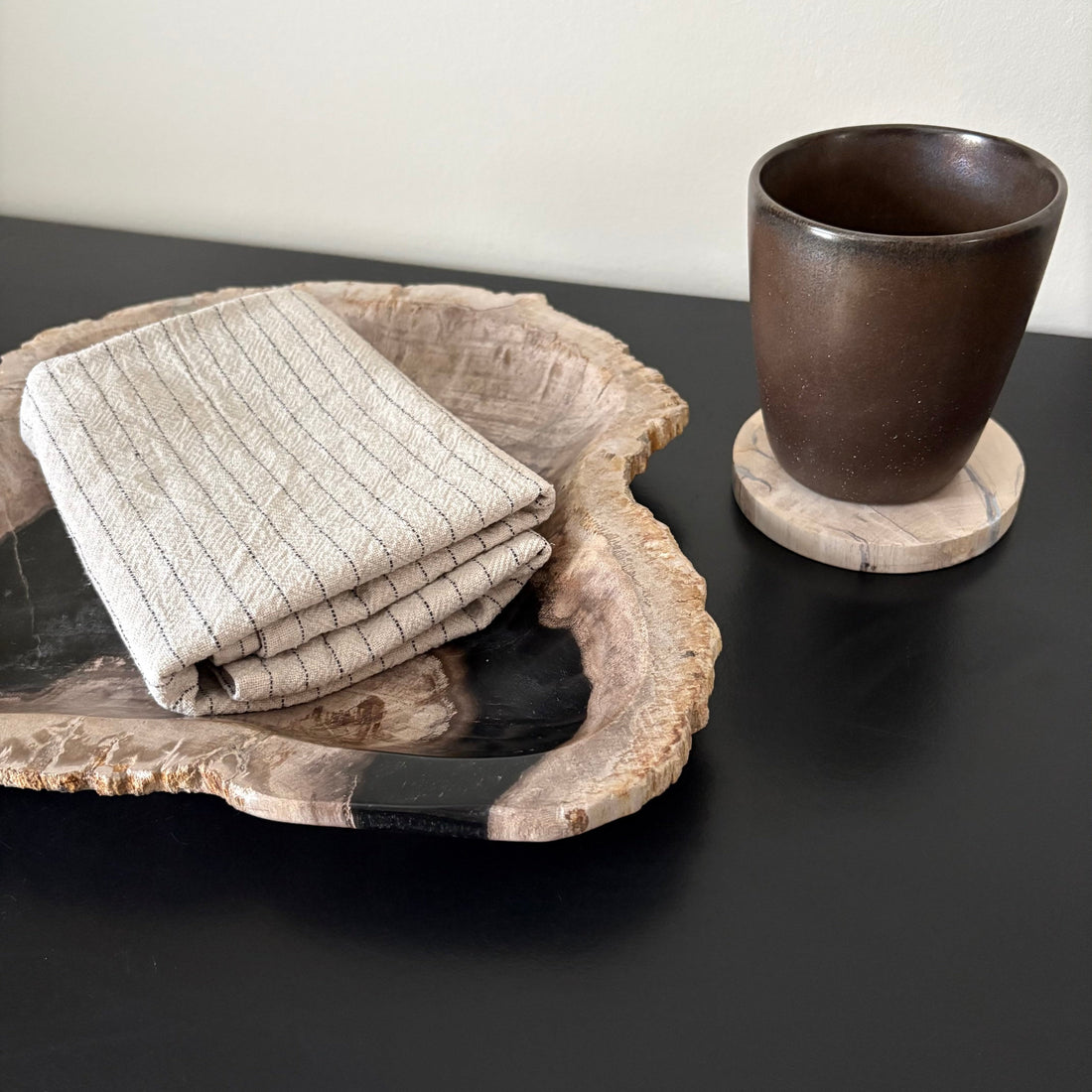 Hvordan plejer man forstenet træ?