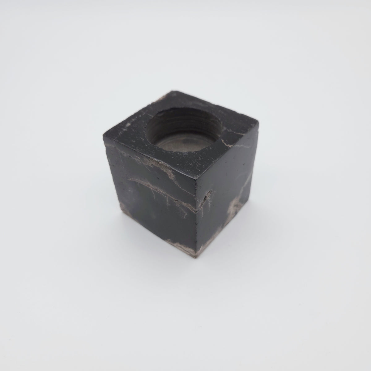 Fyrfadsstage i Forstenet Træ – 6 × 6 cm