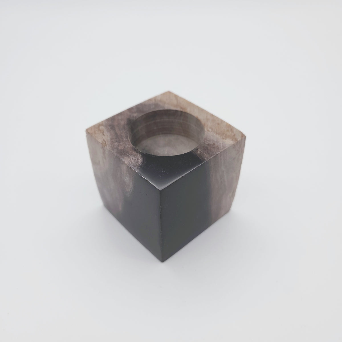 Fyrfadsstage i Forstenet Træ – 6 × 6 cm