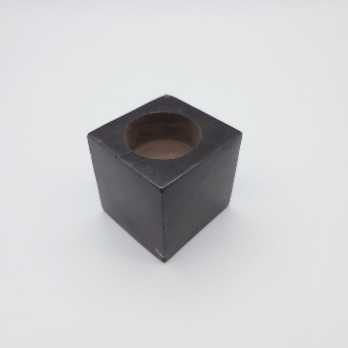 Fyrfadsstage i Forstenet Træ – 6 × 6 cm