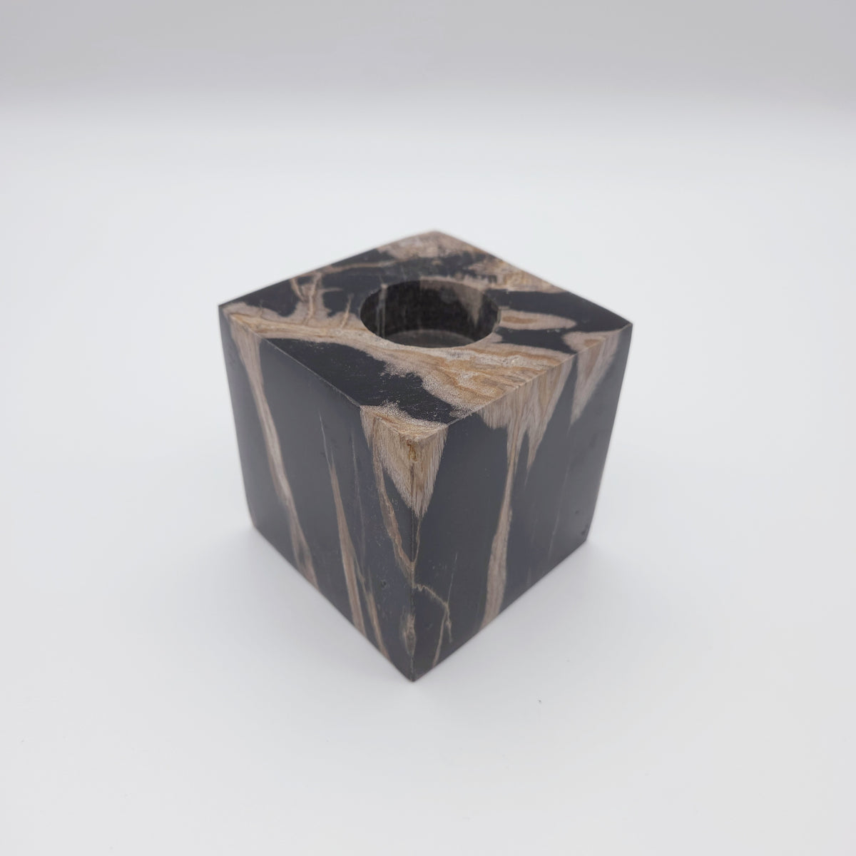 Stor Fyrfadsstage i Forstenet Træ – 9 × 9 cm