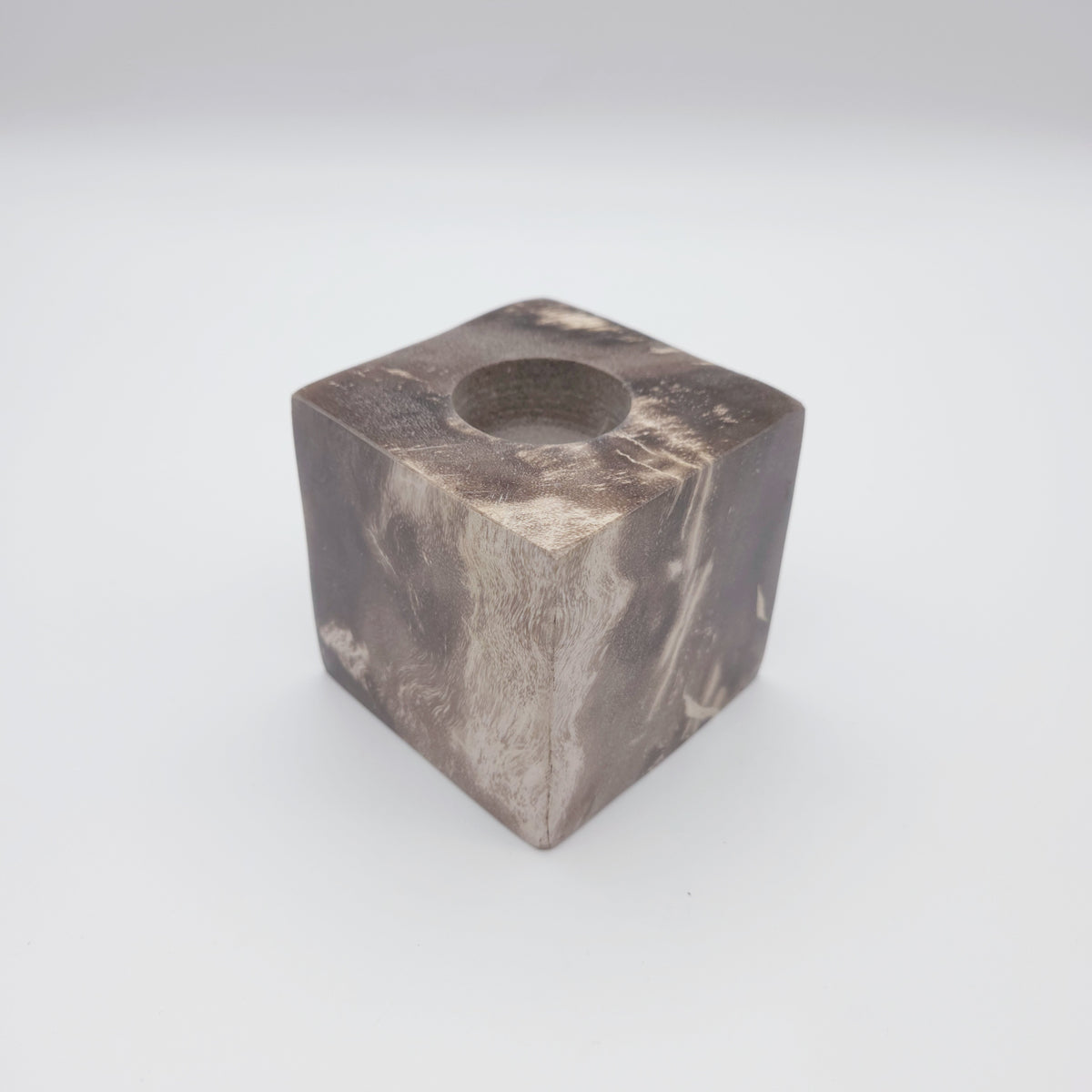 Stor Fyrfadsstage i Forstenet Træ – 9 × 9 cm