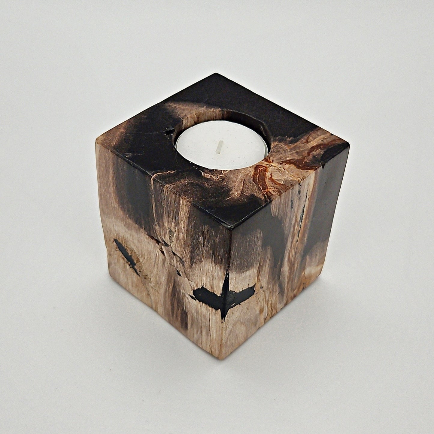 Håndpoleret fyrfadsstage