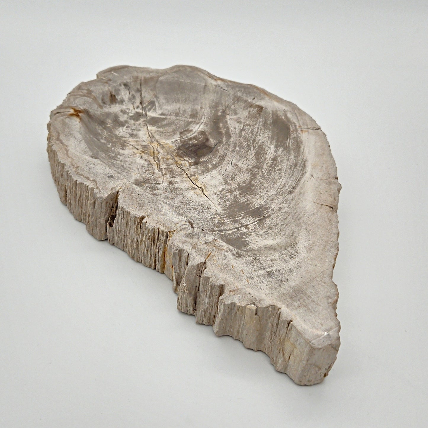 Unikt håndpoleret fad