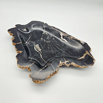 Unikt håndpoleret fad