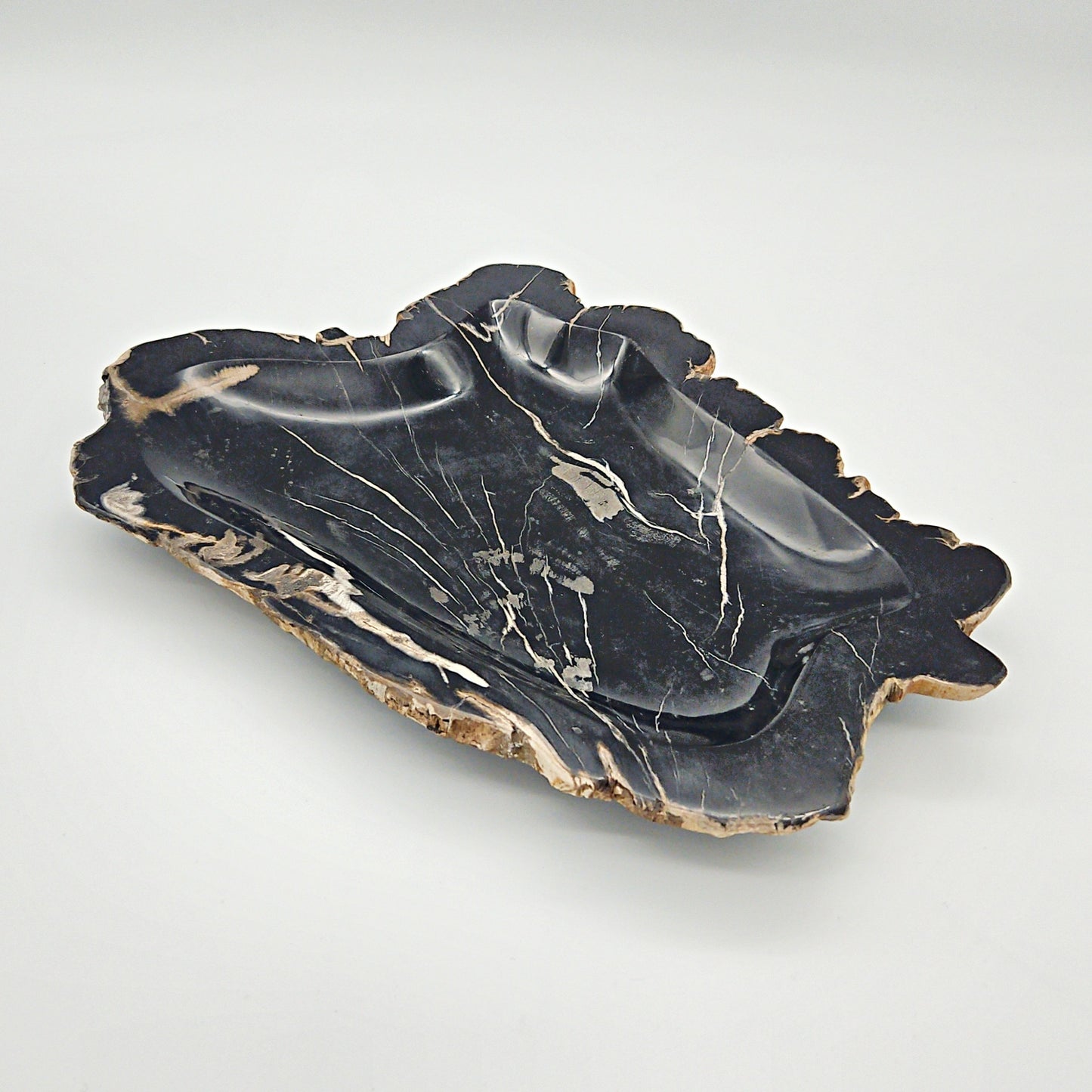 Unikt håndpoleret fad