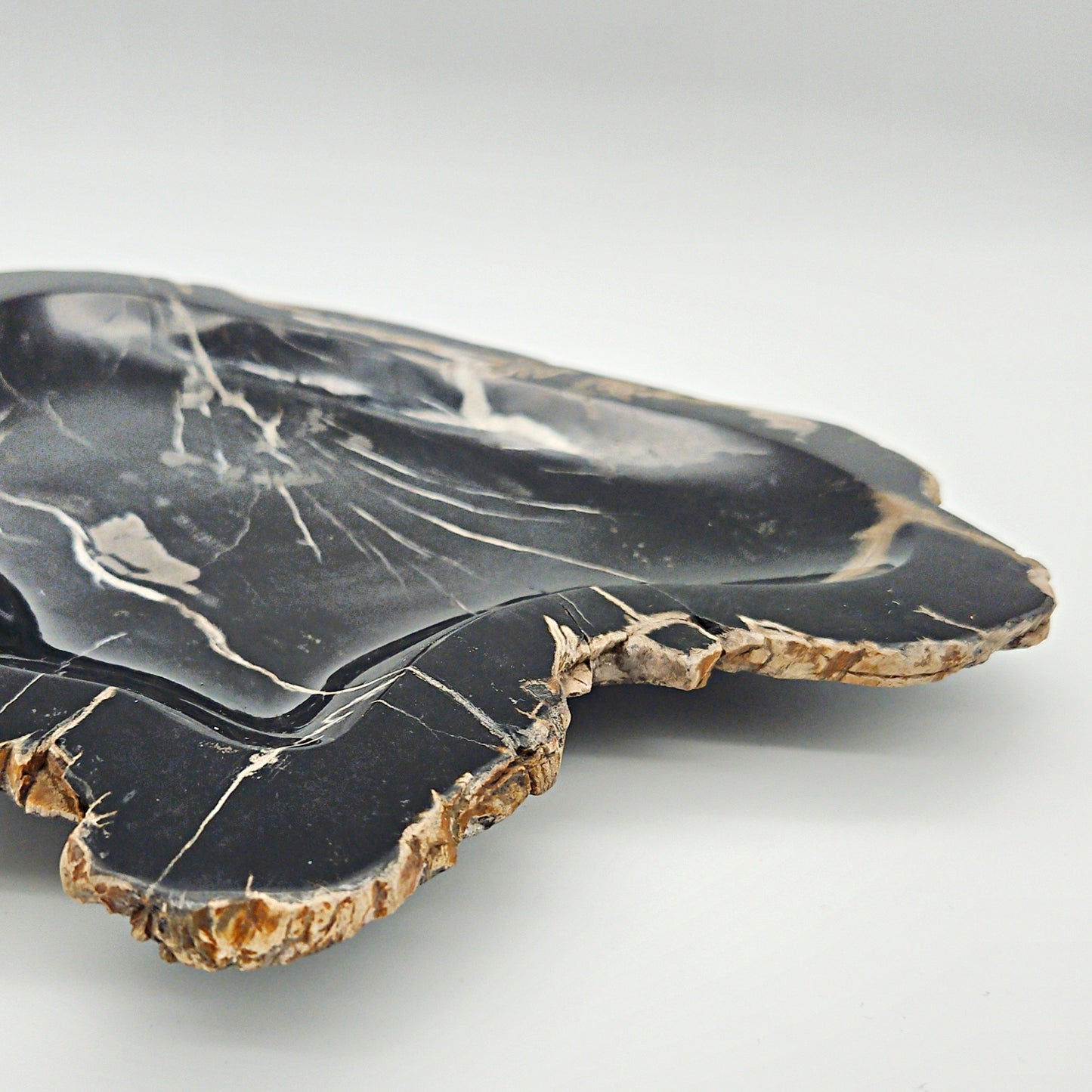 Unikt håndpoleret fad