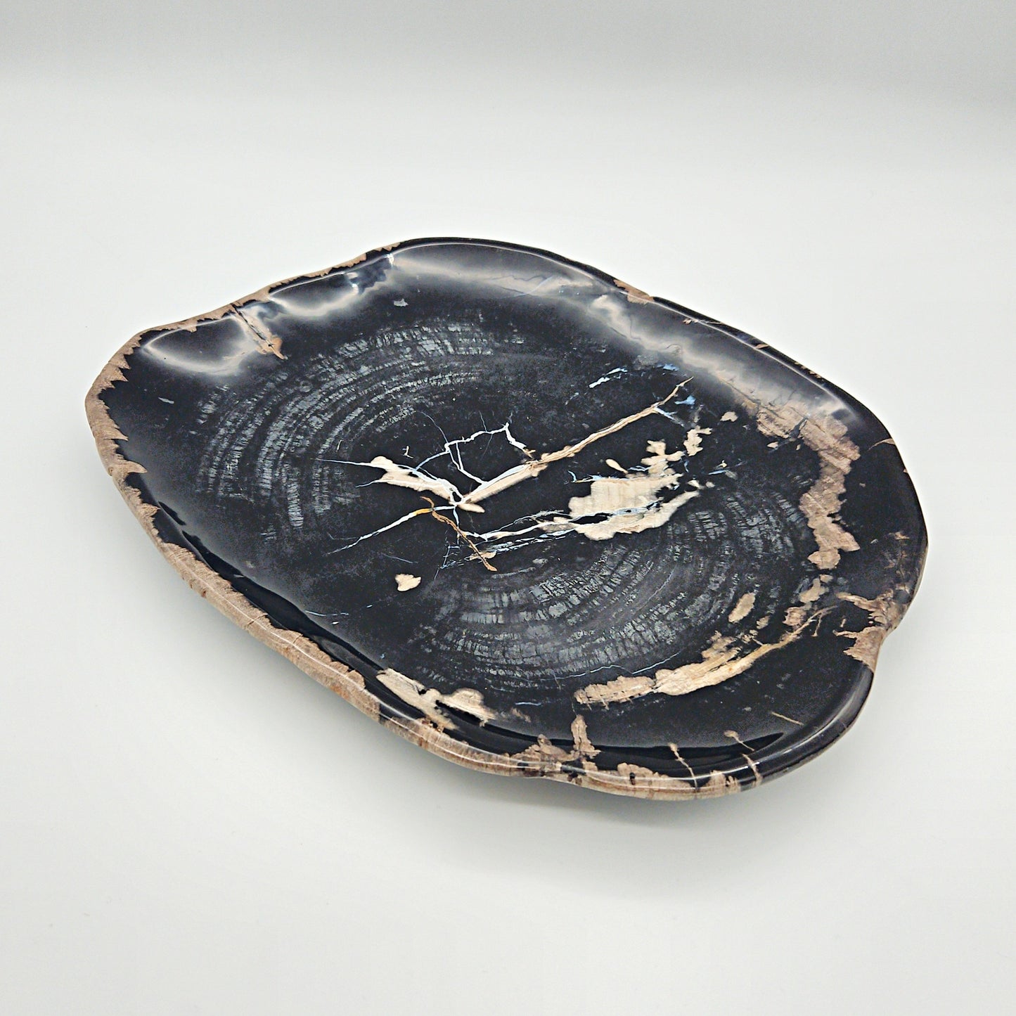 Unikt håndpoleret fad