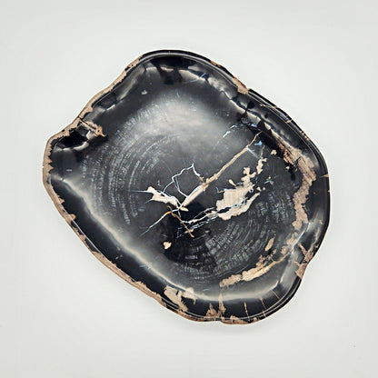 Unikt håndpoleret fad