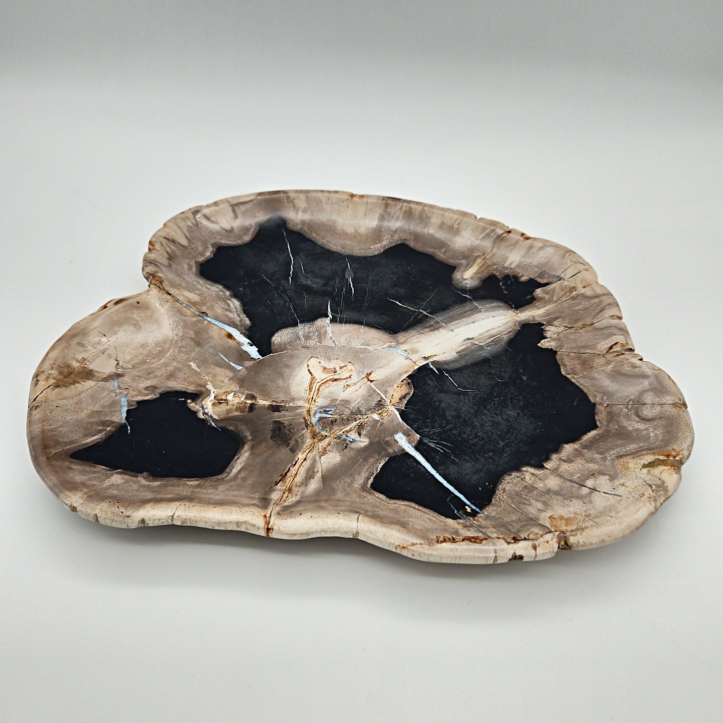 Unikt håndpoleret fad