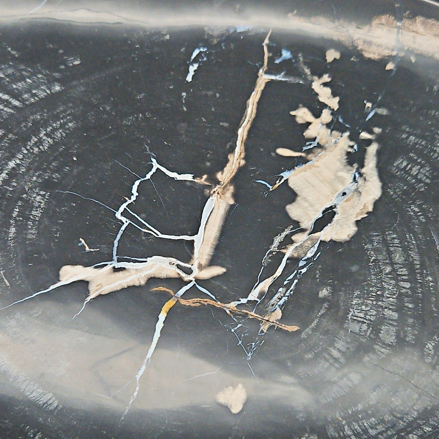 Unikt håndpoleret fad